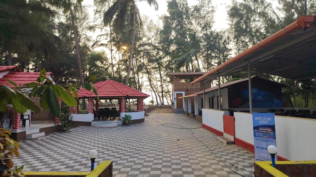 White Sand Beach Stay Resort Kumta Esterno foto