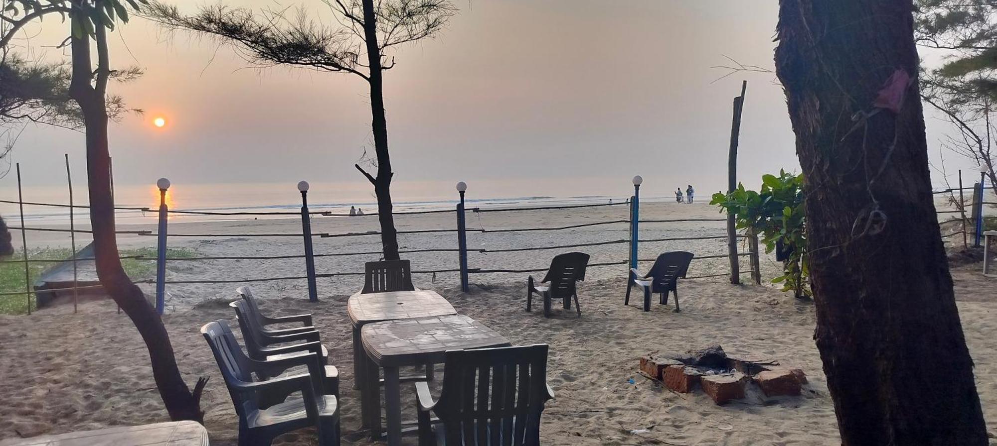 White Sand Beach Stay Resort Kumta Esterno foto