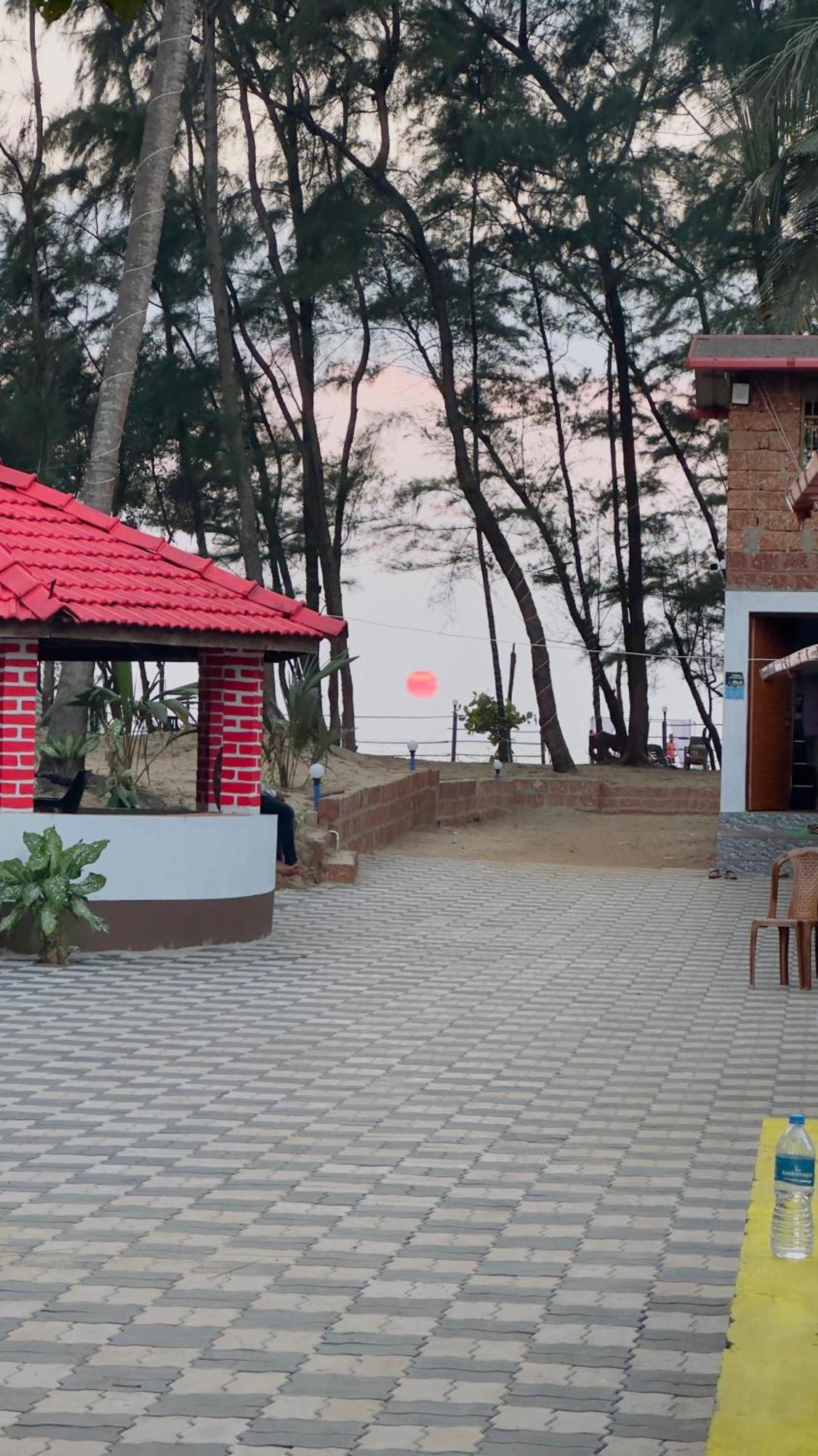 White Sand Beach Stay Resort Kumta Esterno foto