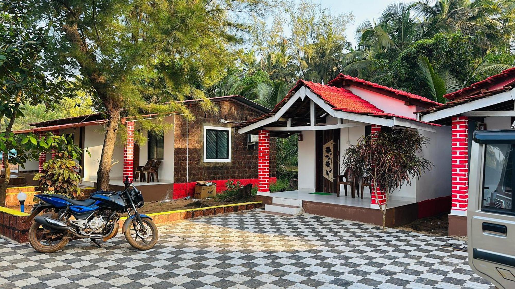 White Sand Beach Stay Resort Kumta Esterno foto