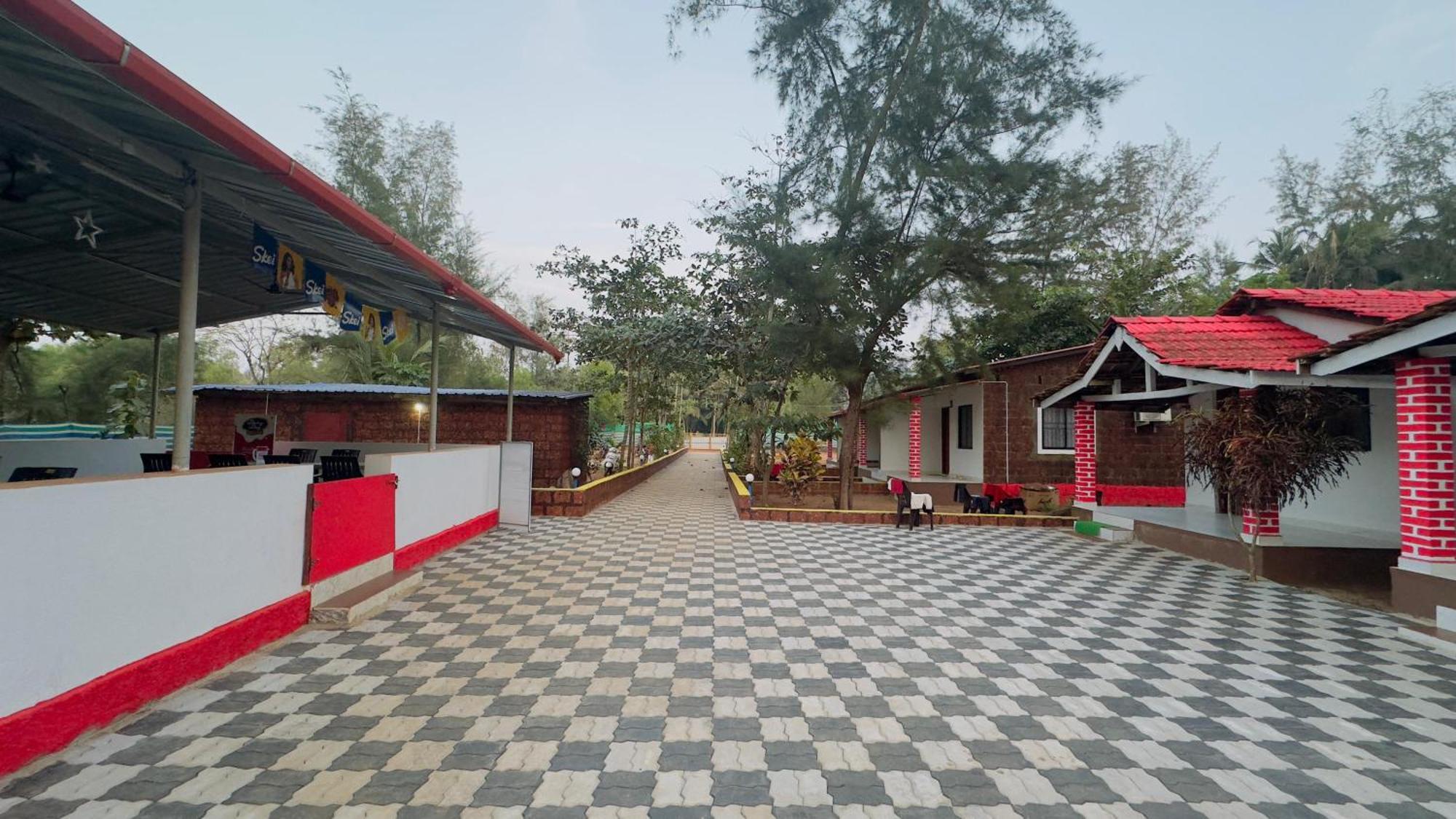 White Sand Beach Stay Resort Kumta Esterno foto